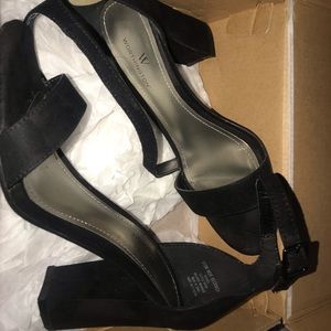 Best Offer on these cute black heels !!